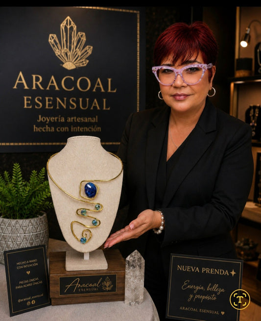 Alambre martillado de Aracoal Esensual, pieza de joyería artesanal hecha a mano en Puerto Rico.