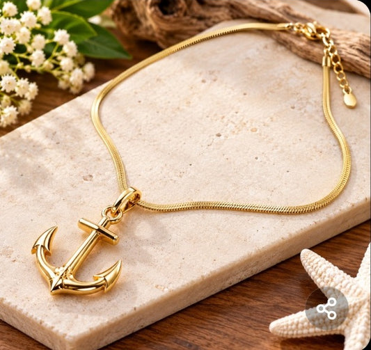 Collar dorado de acero inoxidable con ancla